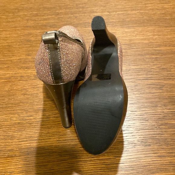 It’s ok pump heels. Multi color rhinestone - Picture 6 of 6